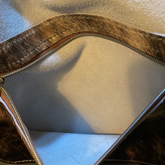 Brindle cow hide side tote - Picture 3 of 6